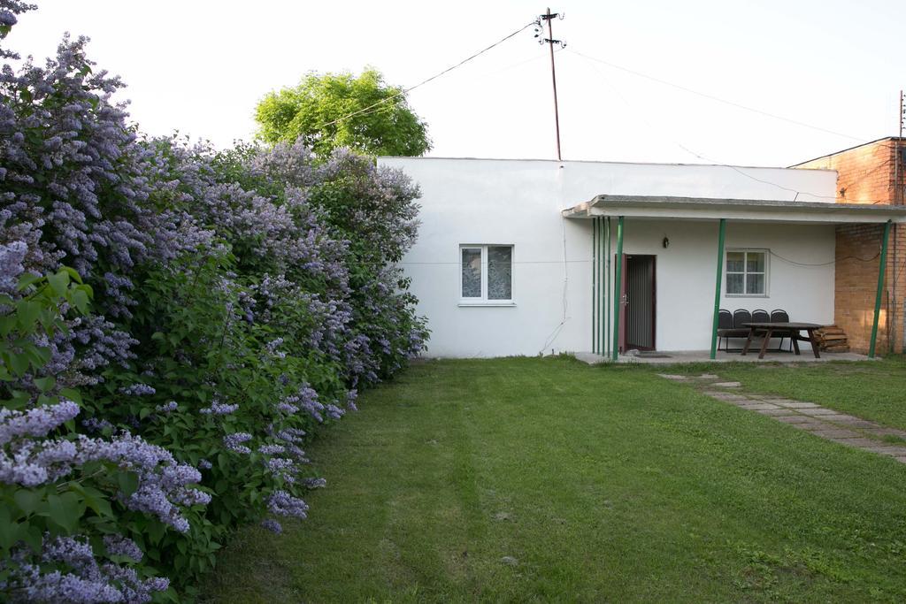 Kihnu Sadama Oeoemaja Guesthouse Lemsi Экстерьер фото